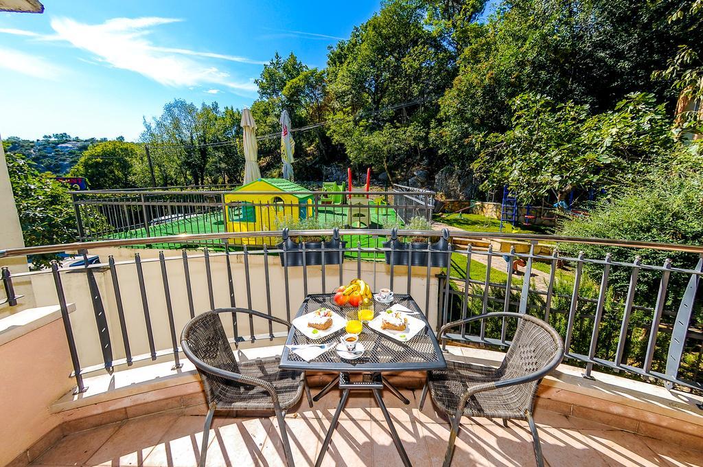 Room And Apartment Perlica Klis ภายนอก รูปภาพ